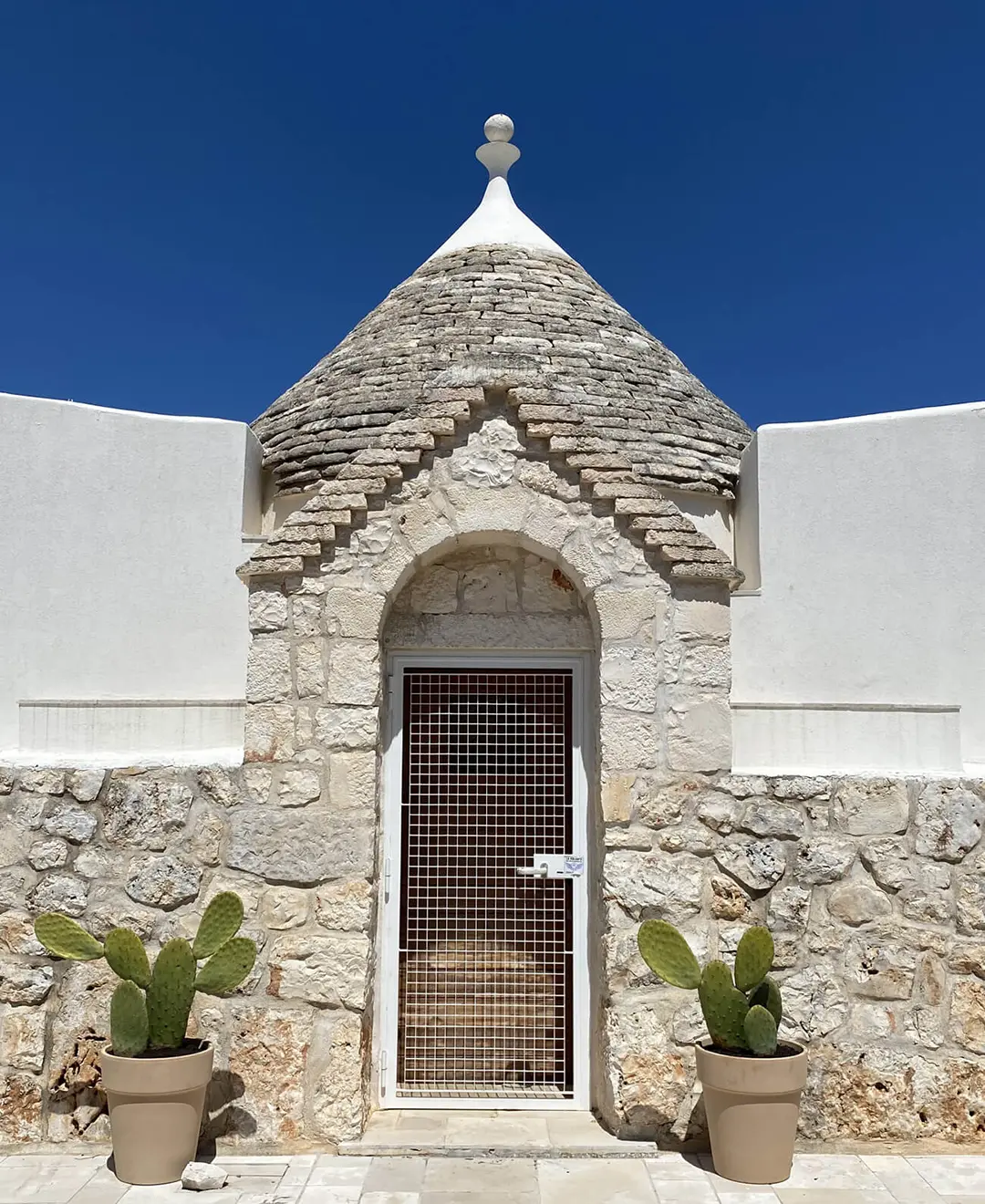 Trullo in Apulia for six guests – a charming holiday home in Carovigno.